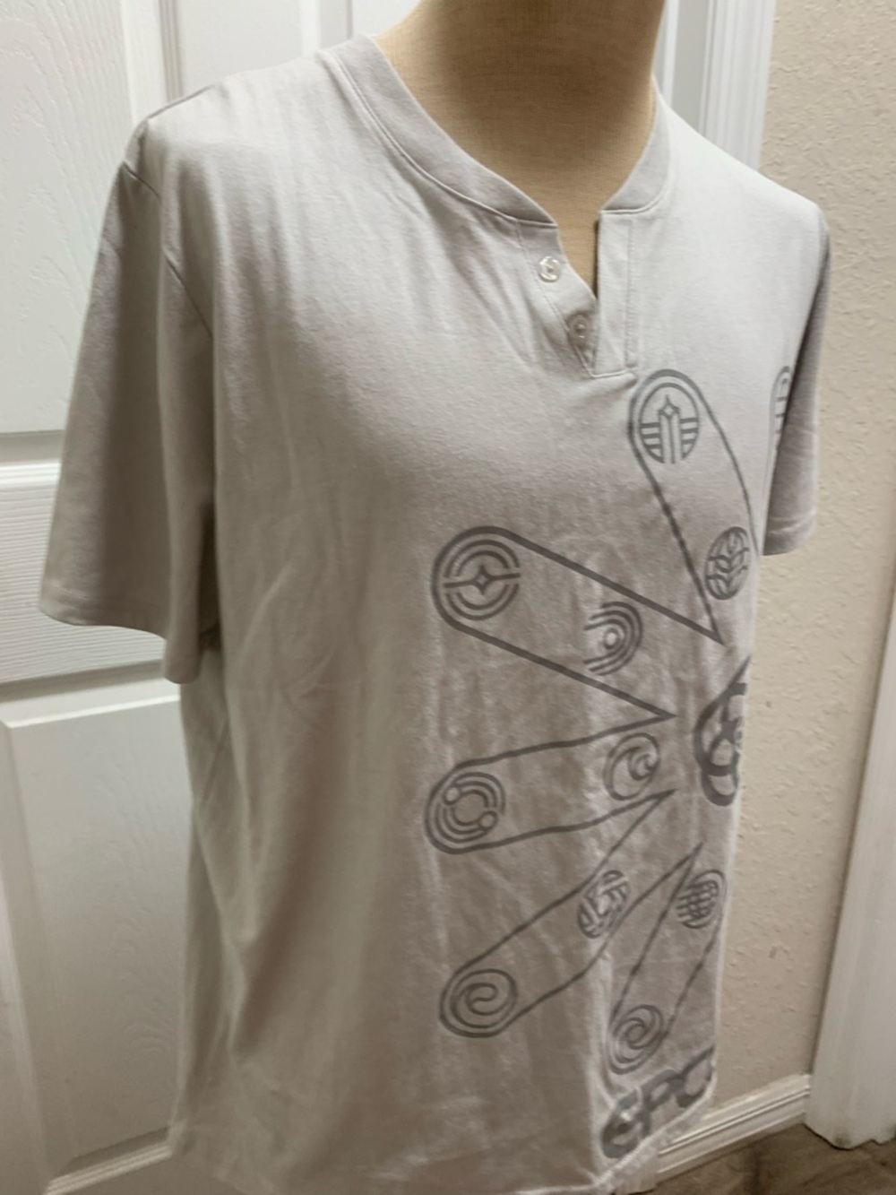 Disney parks Epcot Center Logo Shirt Women's Gray Buttons NWT - Picture 5 of 11